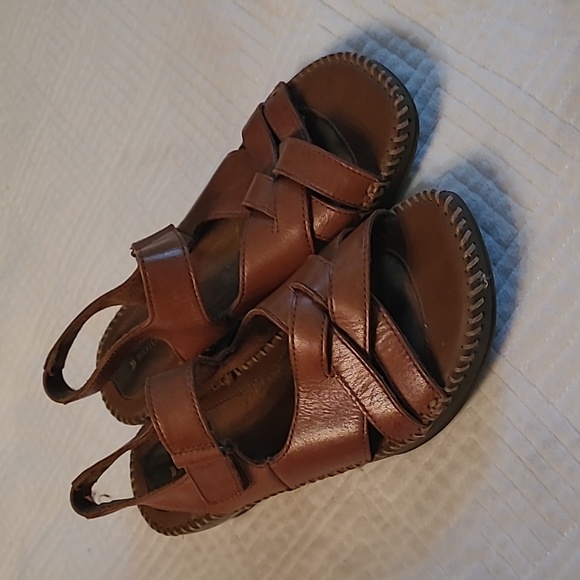isotoner sandals
